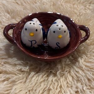 Temptations Blue and White Bird Shakers with Brown Nest Tray